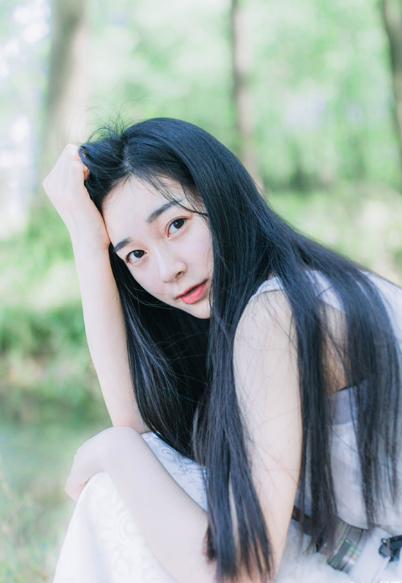 看着众人的神色，庞统摇头道：“张任被诸位拿下，想来诸位已经决意要反叛刘璋了，但诸位可曾想过，阆中粮草，皆受成都所制，一旦粮草被刘璋掐断，这十万大军，恐怕还未攻到成都，便要灰飞烟灭了。”